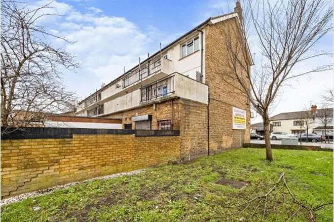 Whalebone Lane South, Dagenham, photo 9