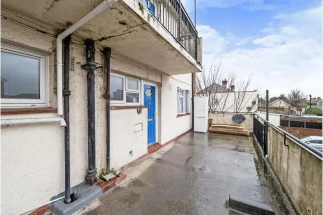 Whalebone Lane South, Dagenham, photo 10