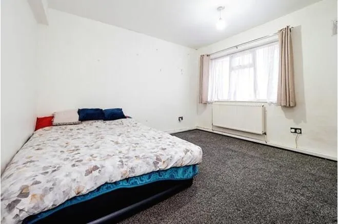Whalebone Lane South, Dagenham, photo 5