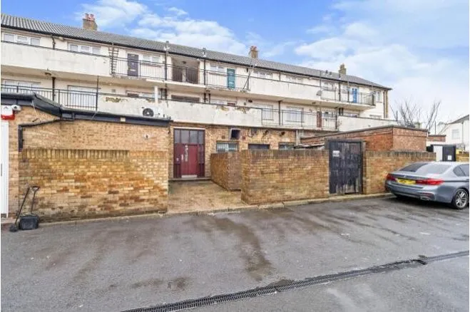 Whalebone Lane South, Dagenham, photo 11