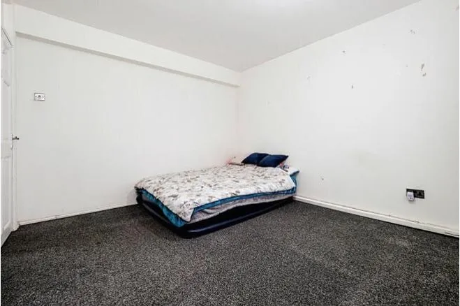 Whalebone Lane South, Dagenham, photo 6