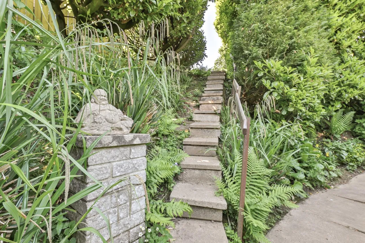 Lodge Gardens, Hessle, HU13, photo 20