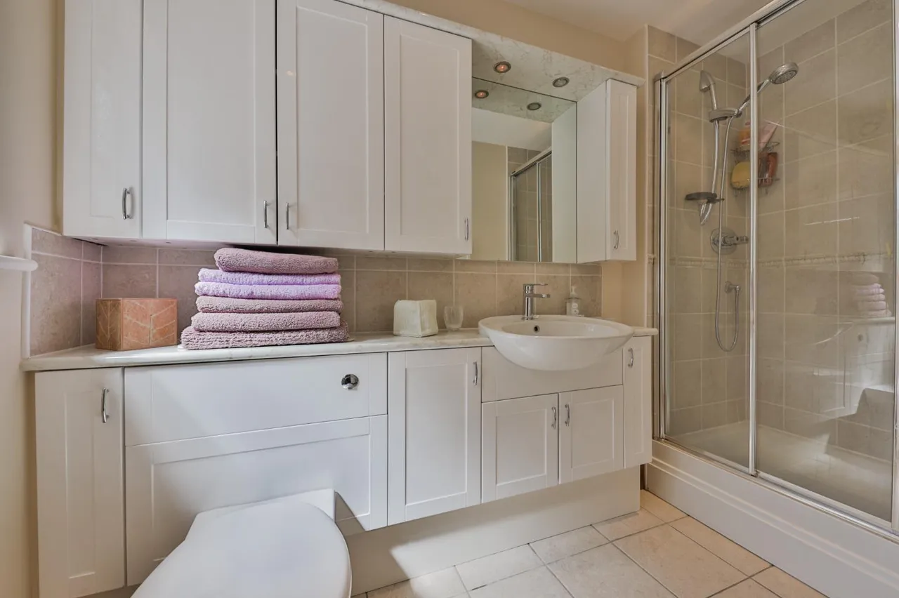 Lodge Gardens, Hessle, HU13, photo 14