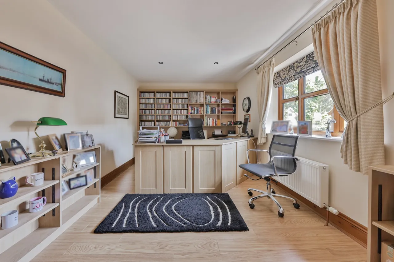 Lodge Gardens, Hessle, HU13, photo 12