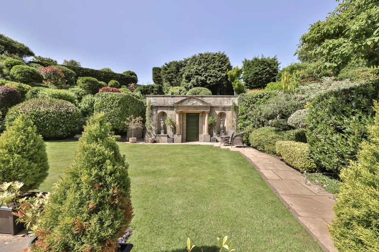 Lodge Gardens, Hessle, HU13, photo 18