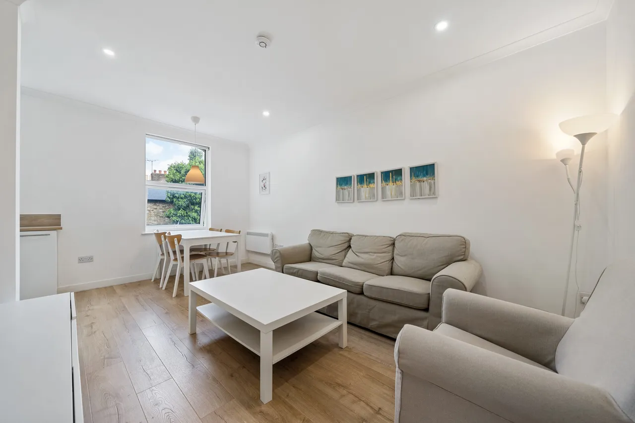 2 bed house to rent — Marriott Road, London, N4