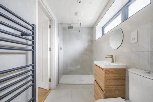 Vicarage Road, Sunbury-on-Thames, TW16, photo 8