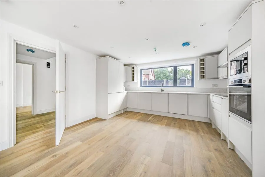 Vicarage Road, Sunbury-on-Thames, TW16, photo 2