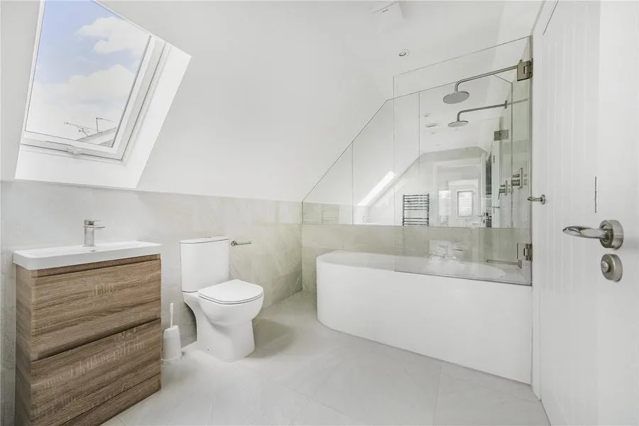 Vicarage Road, Sunbury-on-Thames, TW16, photo 4