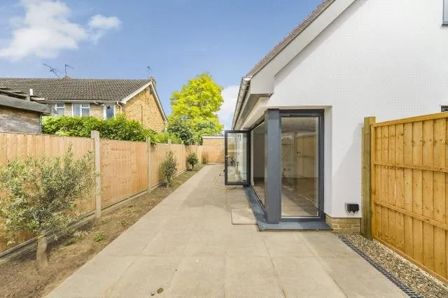 Vicarage Road, Sunbury-on-Thames, TW16, photo 9