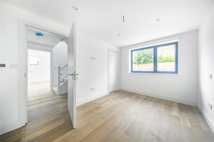 Vicarage Road, Sunbury-on-Thames, TW16, photo 7
