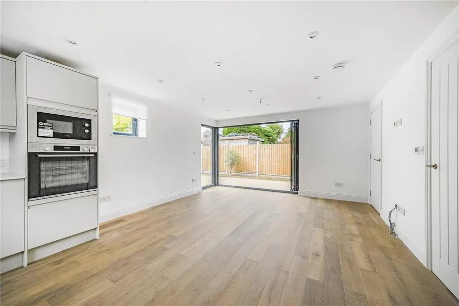 Vicarage Road, Sunbury-on-Thames, TW16, photo 6