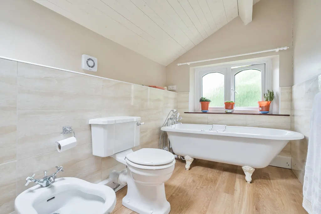 Ewebank, High Barn, LA8, photo 17