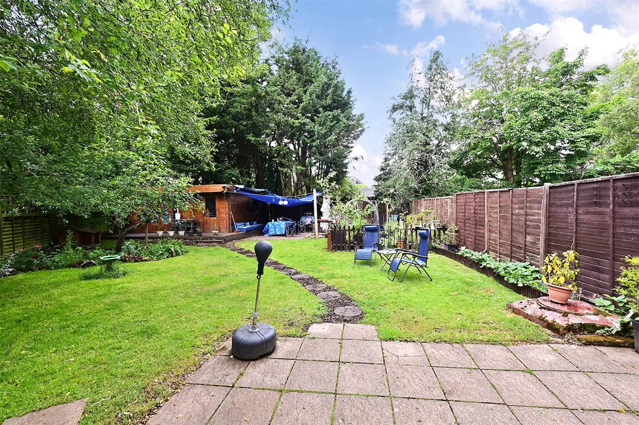 Manfield Road, Ash, Guildford, Surrey, GU12 6NE, photo 3