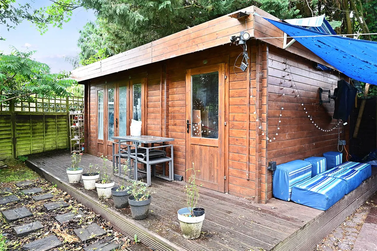 Manfield Road, Ash, Guildford, Surrey, GU12 6NE, photo 4