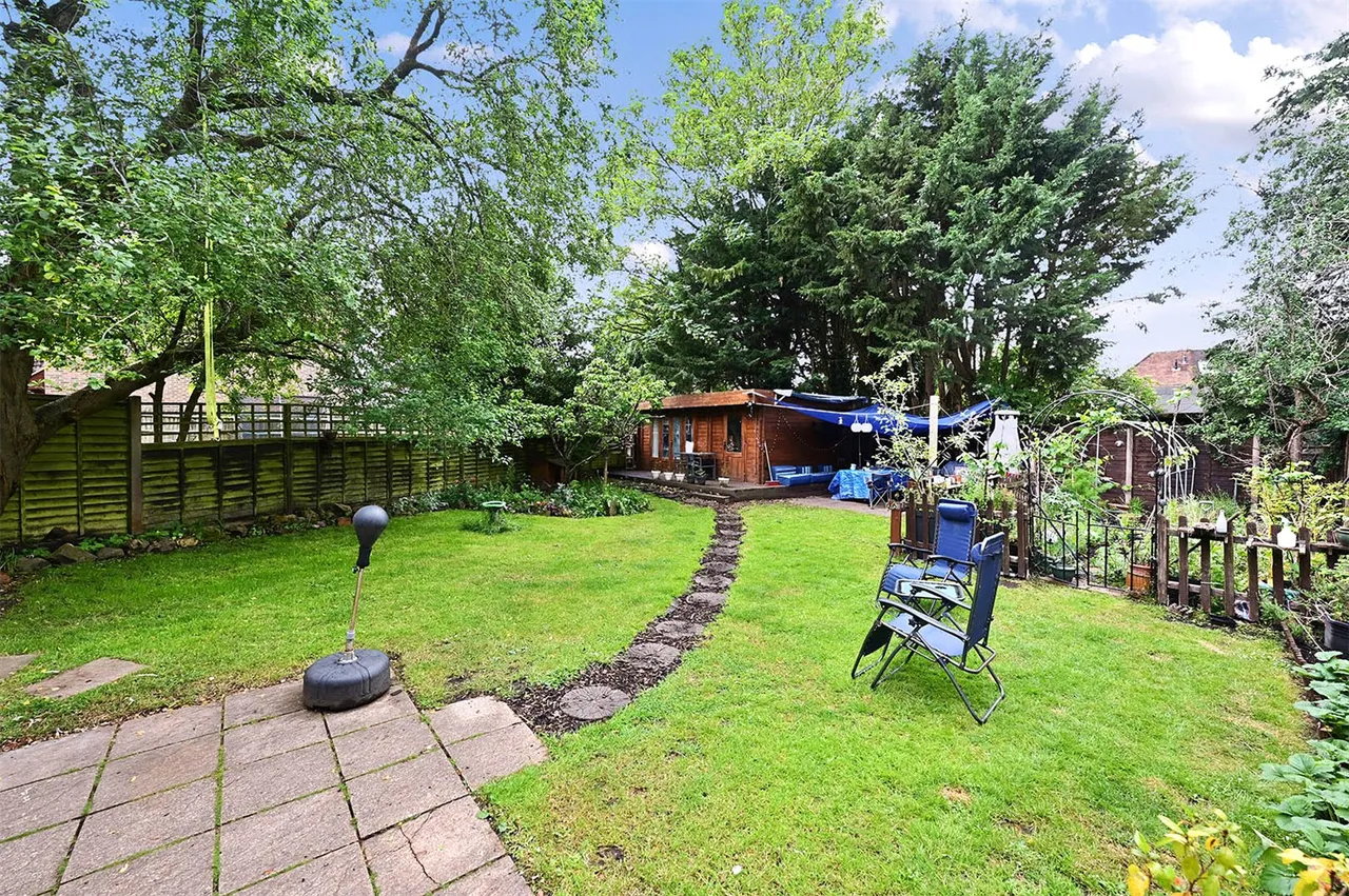 Manfield Road, Ash, Guildford, Surrey, GU12 6NE, photo 11