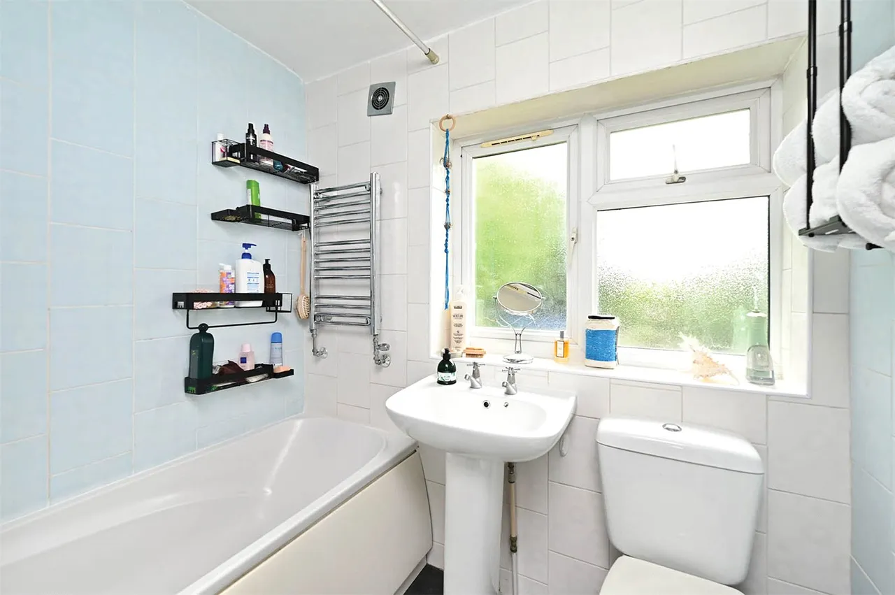 Manfield Road, Ash, Guildford, Surrey, GU12 6NE, photo 10