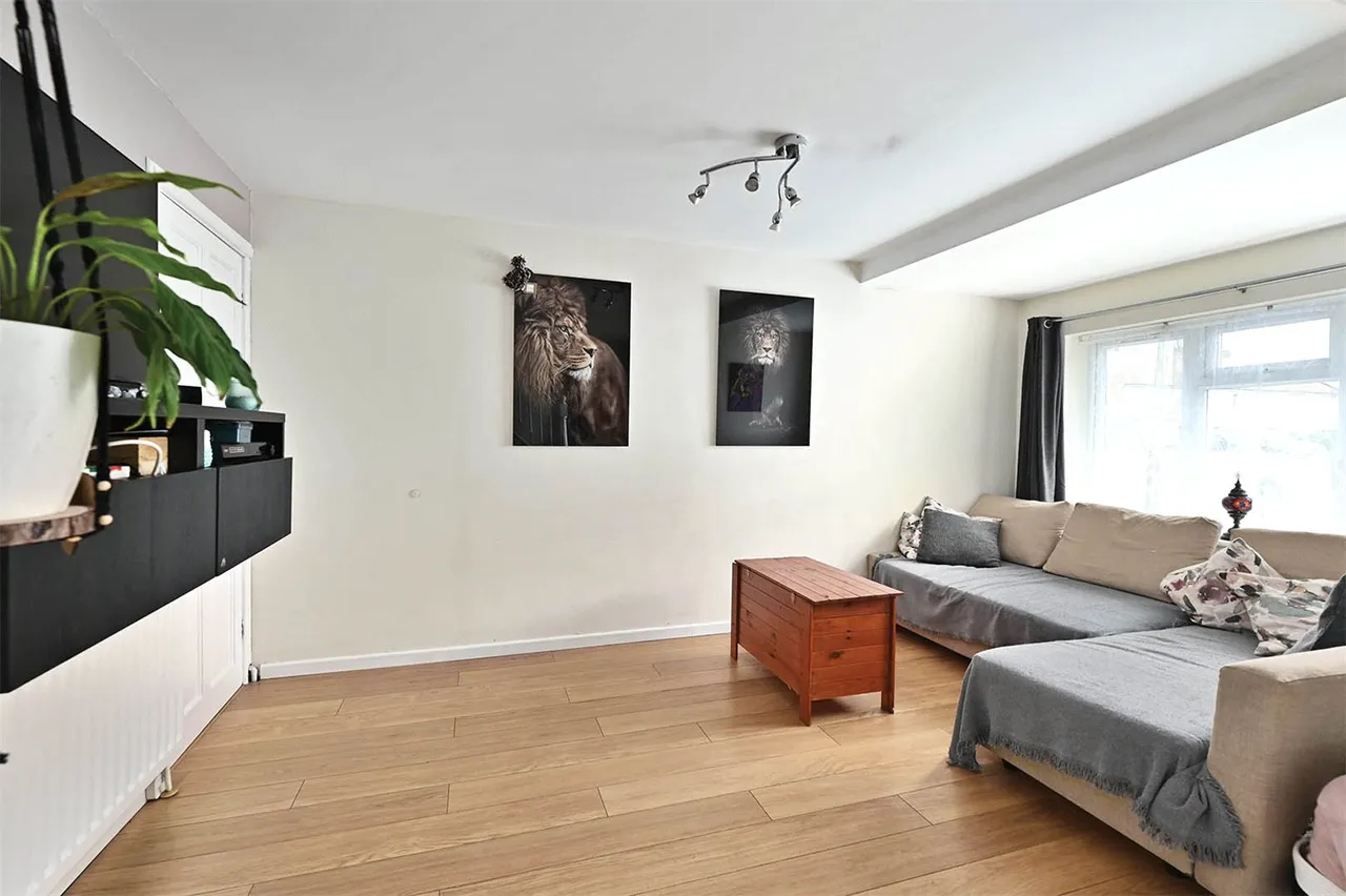 Manfield Road, Ash, Guildford, Surrey, GU12 6NE, photo 6