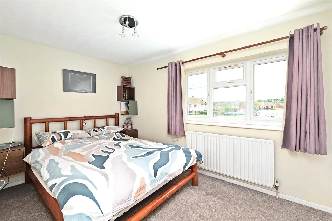 Manfield Road, Ash, Guildford, Surrey, GU12 6NE, photo 8