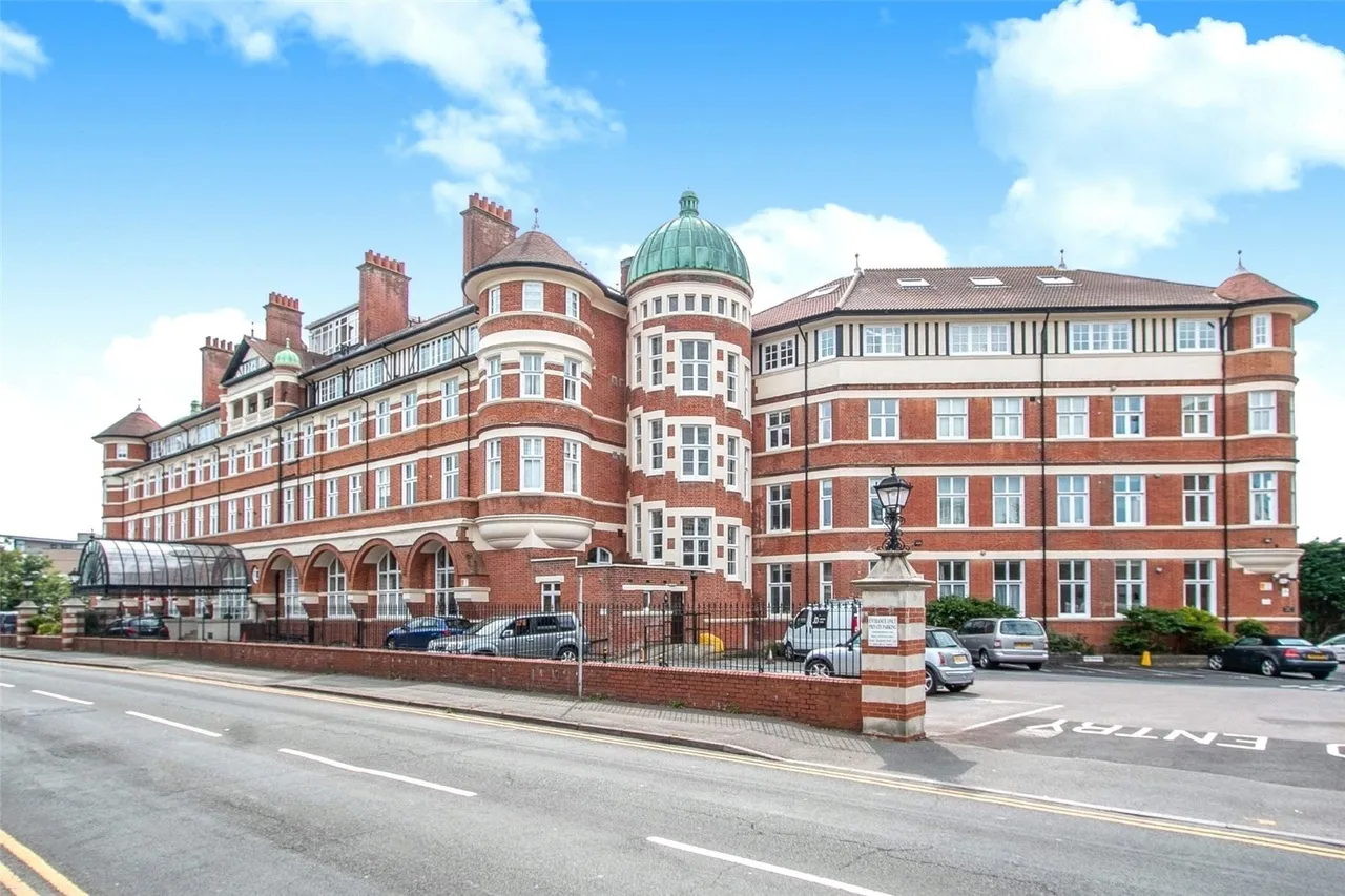 1 bed flat to rent, Burlington Mansions, BH5