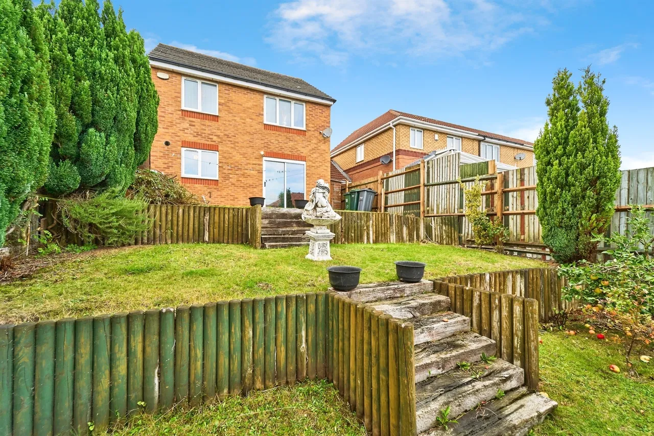 Edwin Phillips Drive, West Bromwich, B71, photo 17