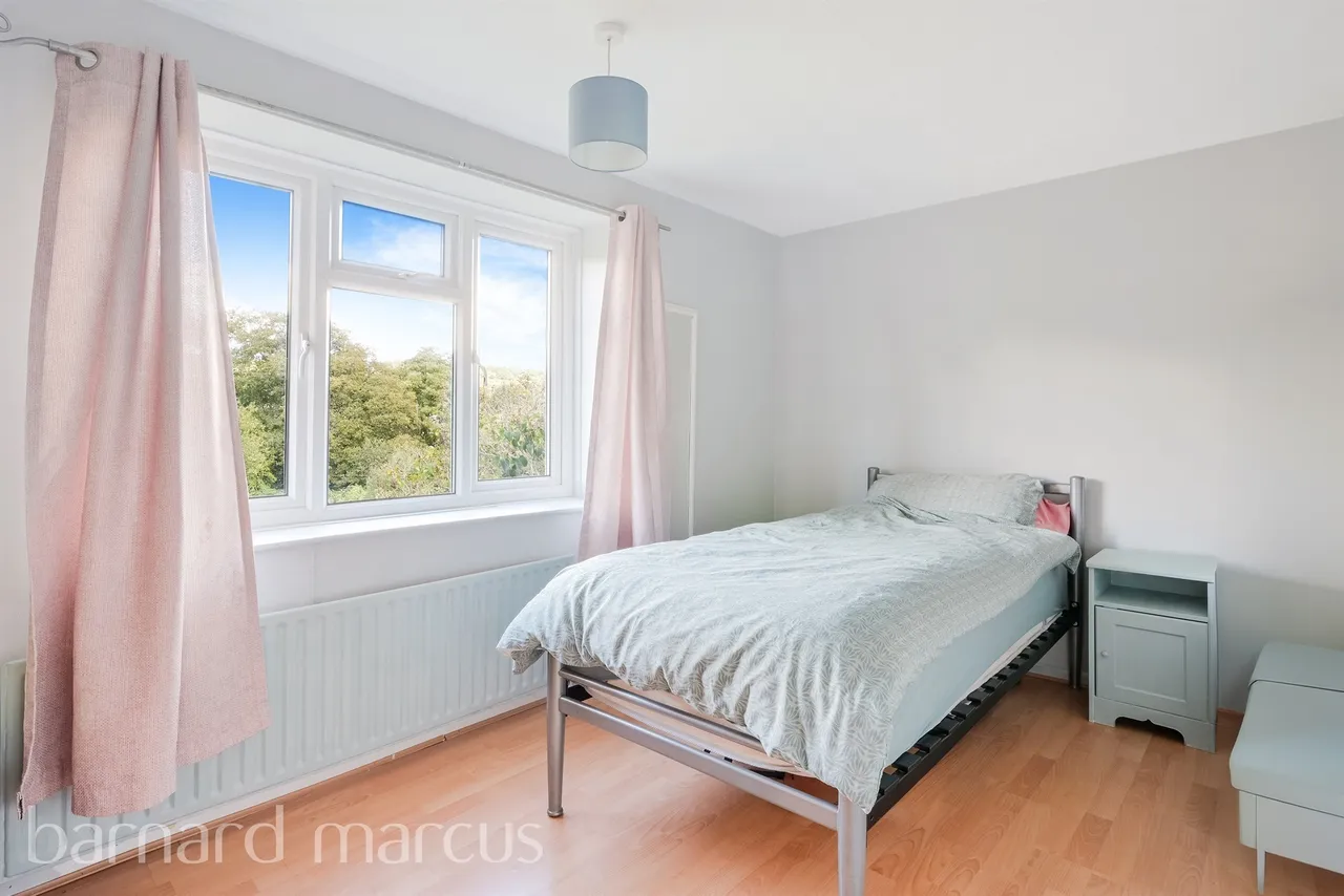 Springfield Road, Westcott, RH4, photo 6