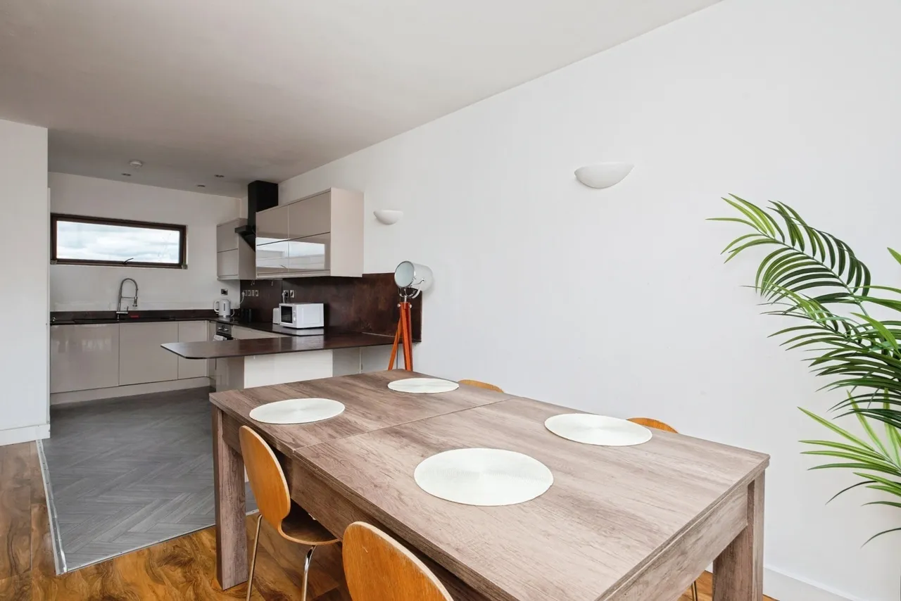 Isaac Way, Manchester, Greater Manchester, M4, photo 6