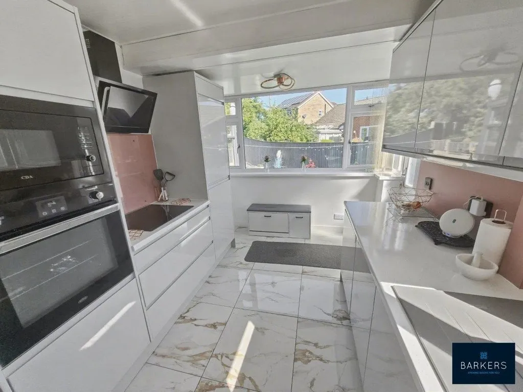 Chevins Close, BATLEY, West Yorkshire WF17 0QQ, photo 9