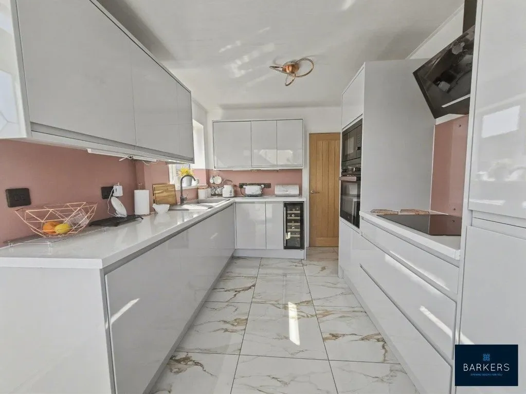 Chevins Close, BATLEY, West Yorkshire WF17 0QQ, photo 8
