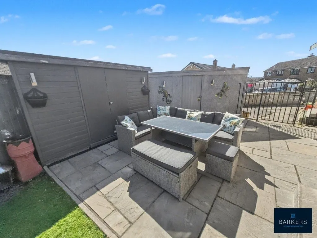 Chevins Close, BATLEY, West Yorkshire WF17 0QQ, photo 4