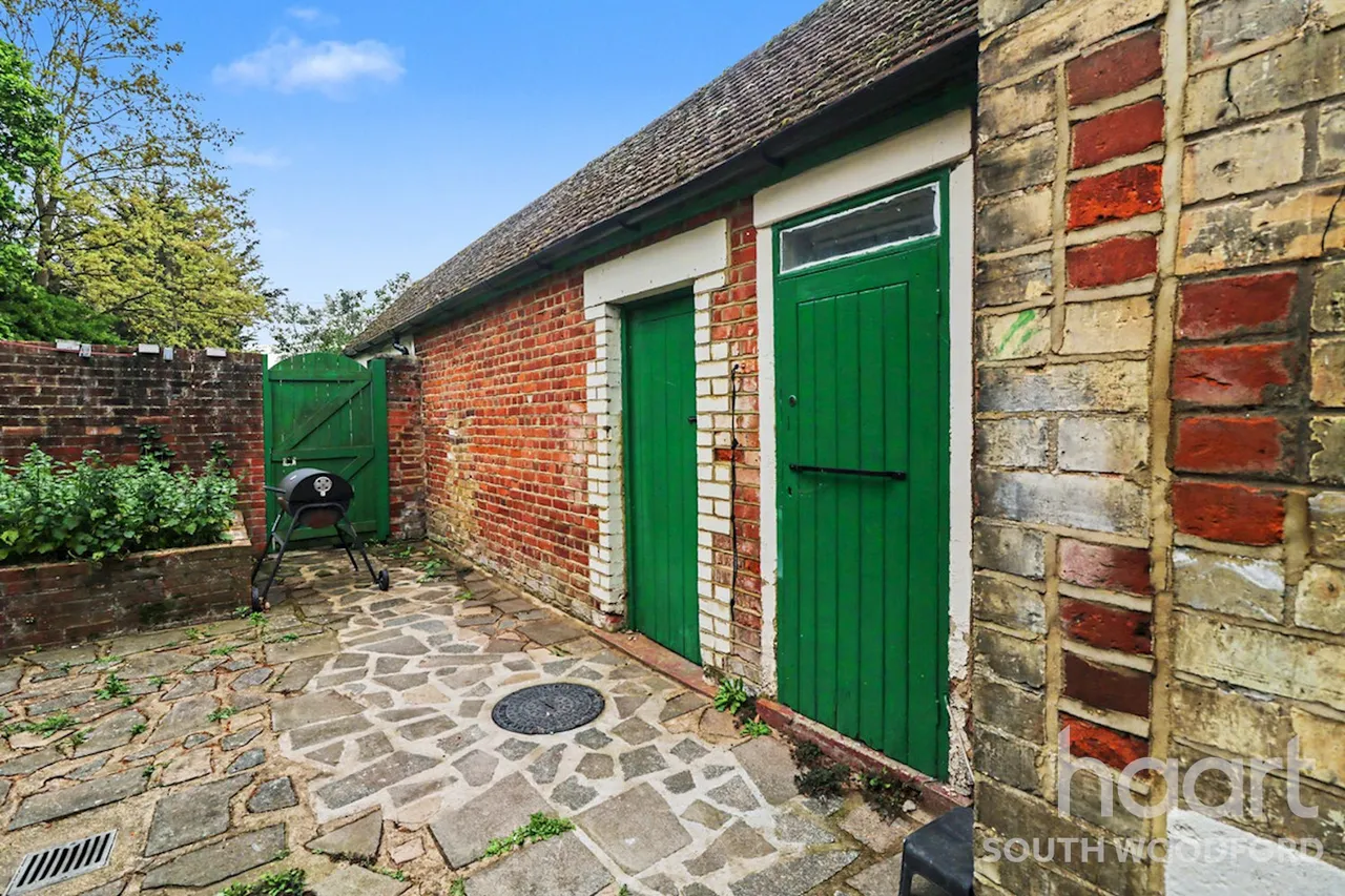 Cross Road, Woodford Bridge, IG8, photo 20