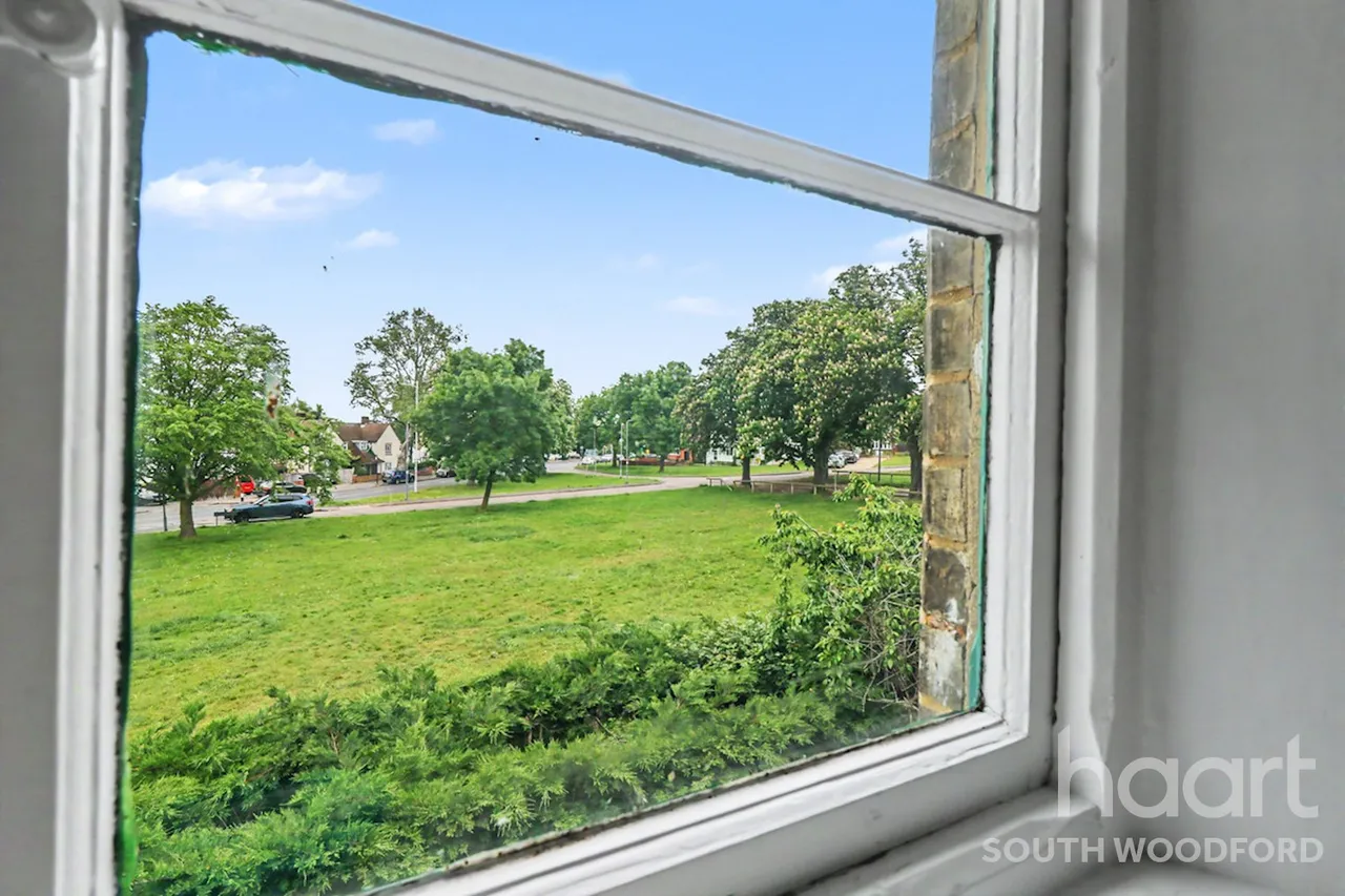 Cross Road, Woodford Bridge, IG8, photo 13