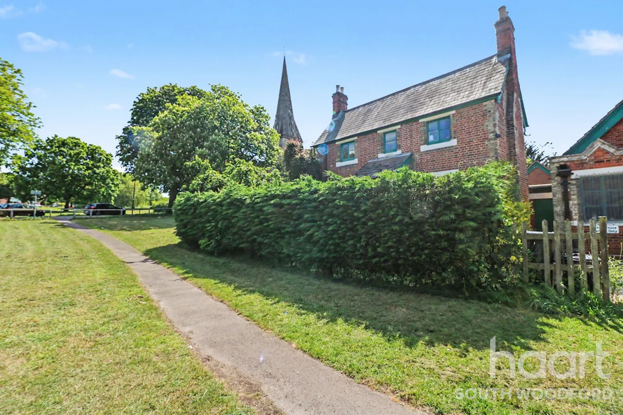 Cross Road, Woodford Bridge, IG8, photo 24