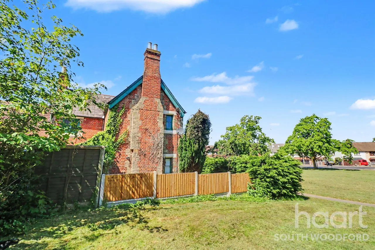Cross Road, Woodford Bridge, IG8, photo 27