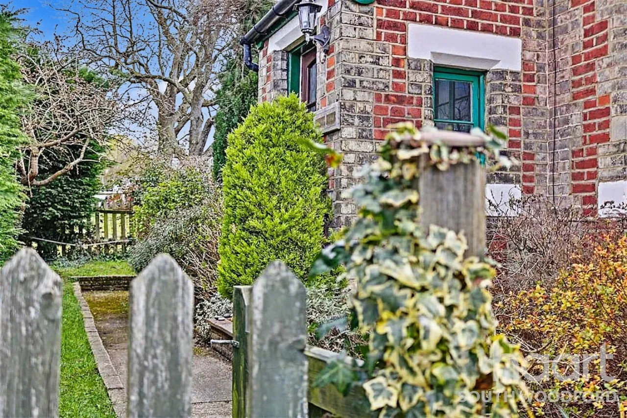 Cross Road, Woodford Bridge, IG8, photo 25