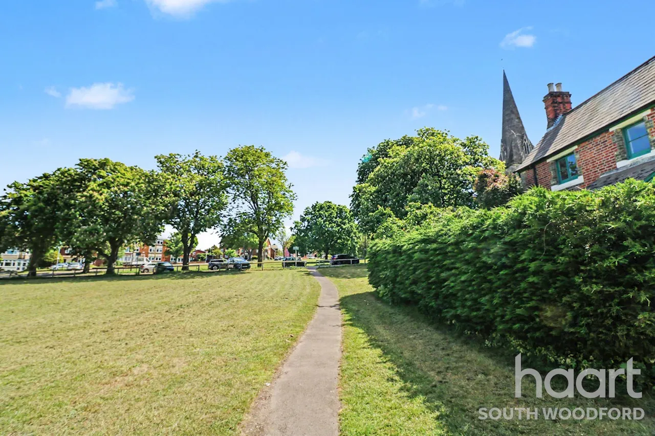 Cross Road, Woodford Bridge, IG8, photo 26