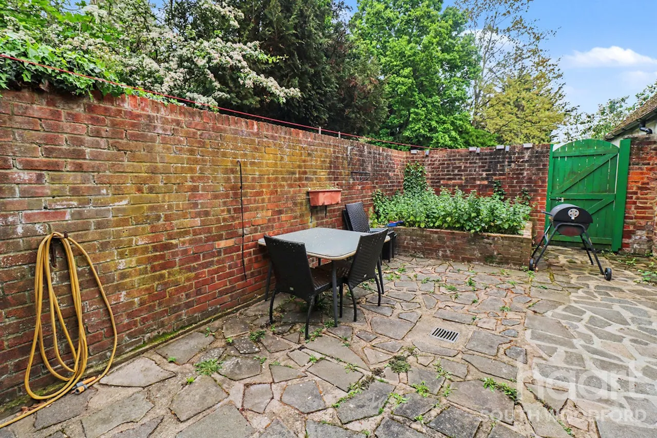 Cross Road, Woodford Bridge, IG8, photo 21