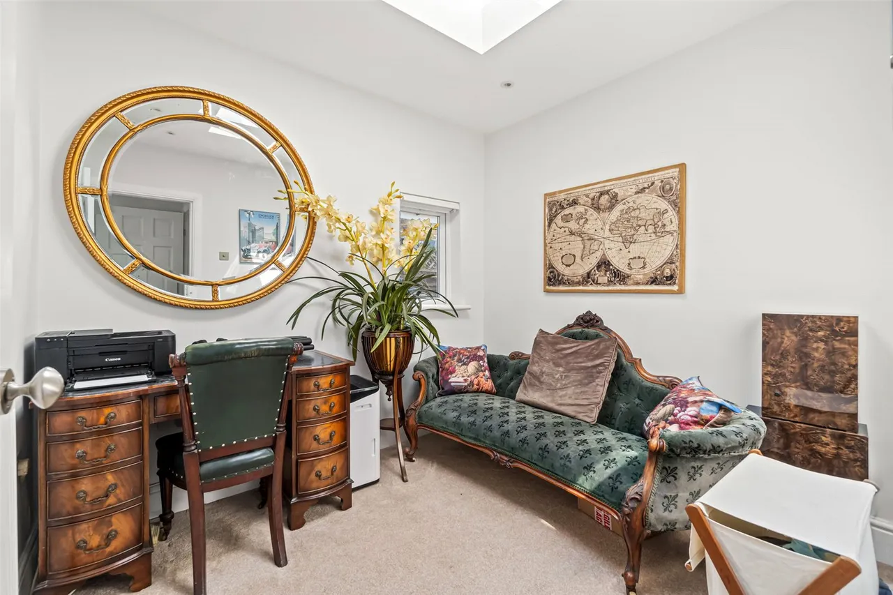 Fourth Cross Road, Twickenham, TW2 5EL, photo 7