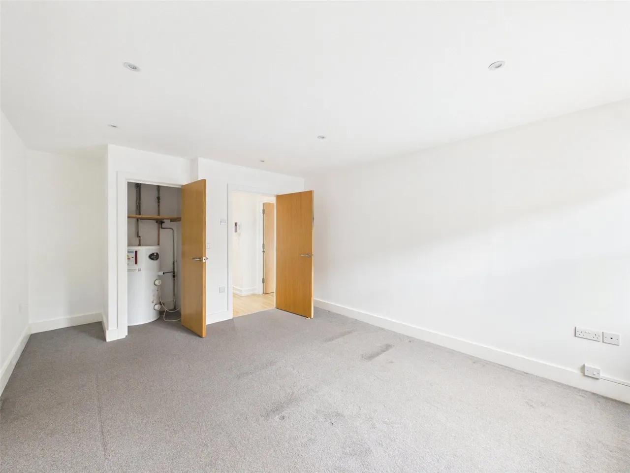 High Street, Hampton, TW12, photo 6