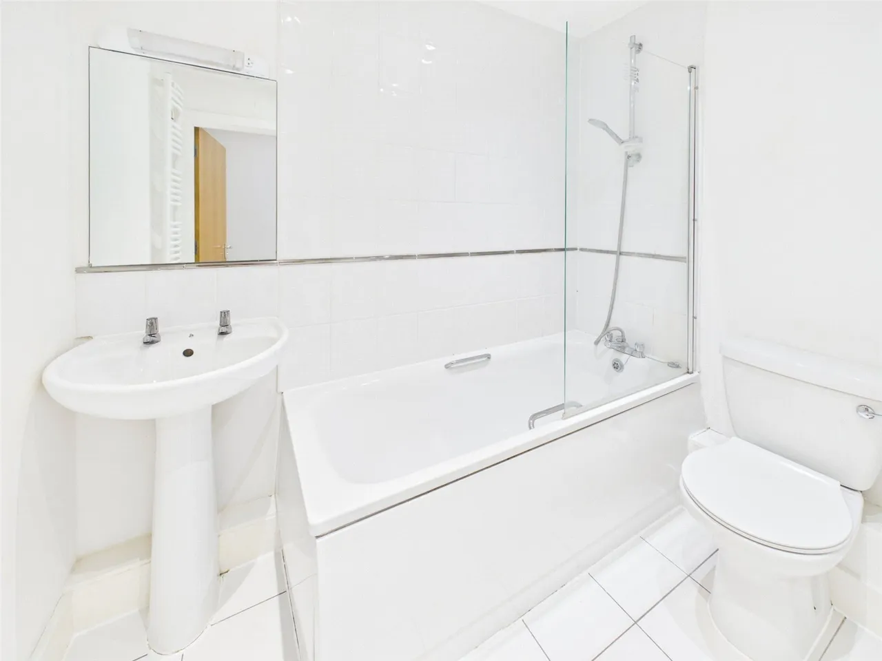 High Street, Hampton, TW12, photo 7