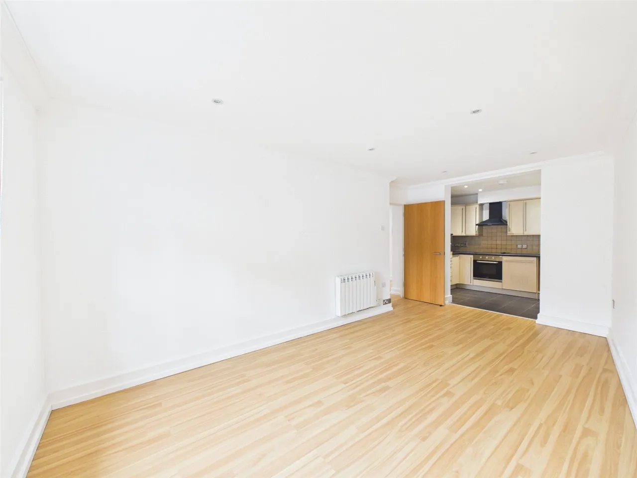 High Street, Hampton, TW12, photo 2