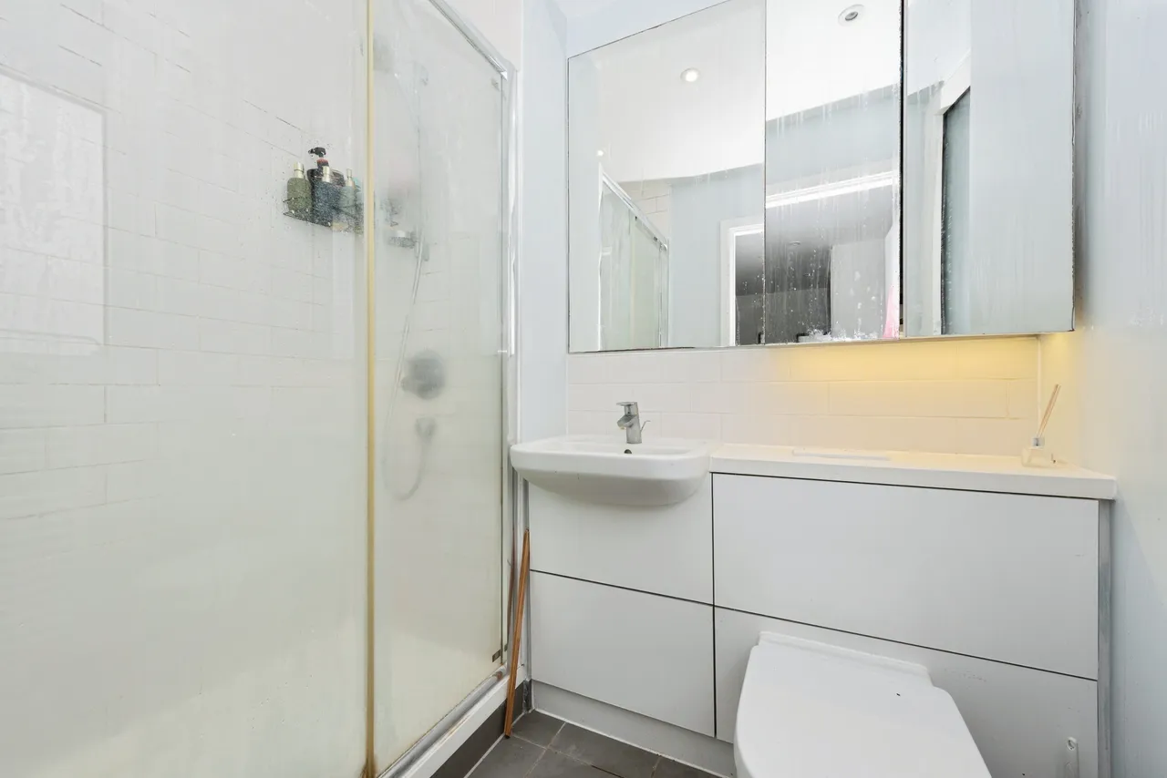 Manor Lane, Feltham, TW13, photo 13