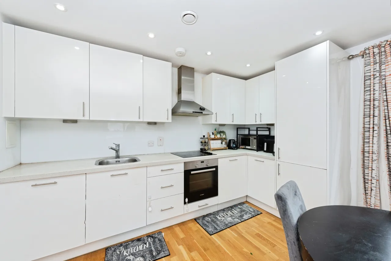 Manor Lane, Feltham, TW13, photo 2