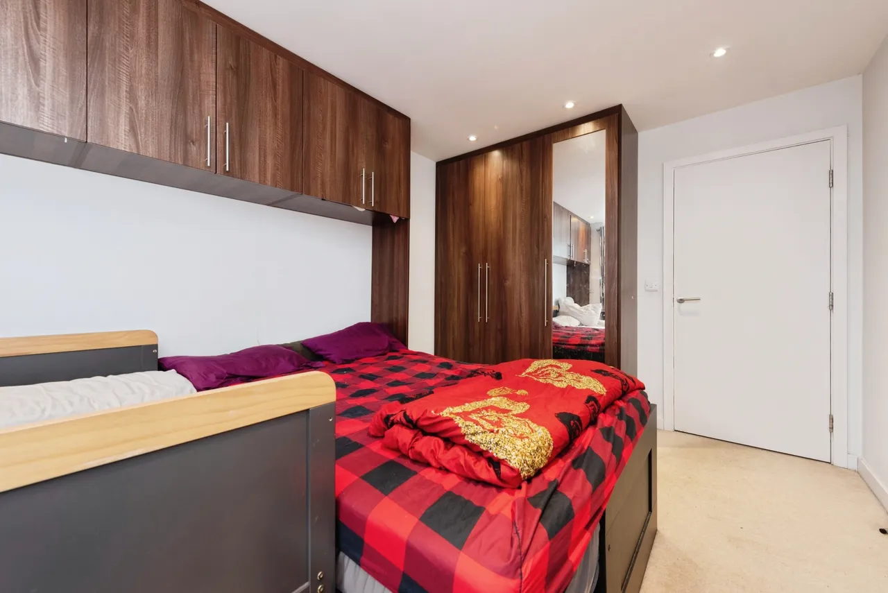 Manor Lane, Feltham, TW13, photo 16