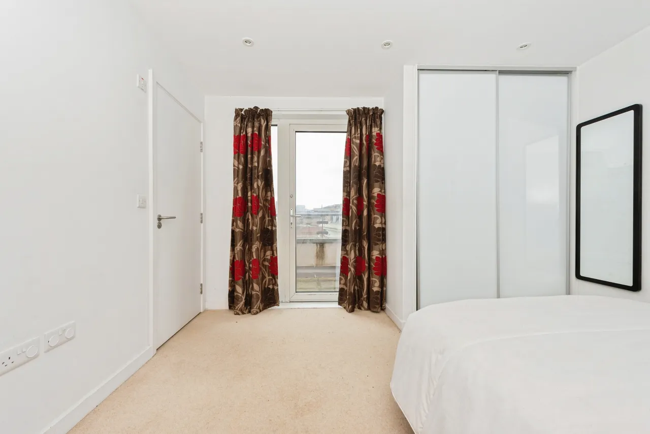 Manor Lane, Feltham, TW13, photo 14