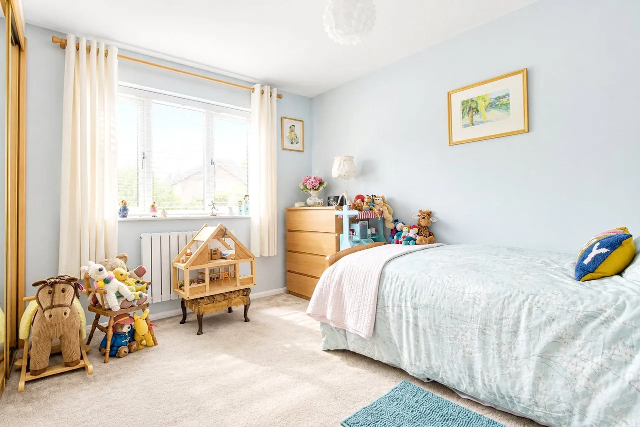 Squarefield Gardens, Hook, RG27, photo 16