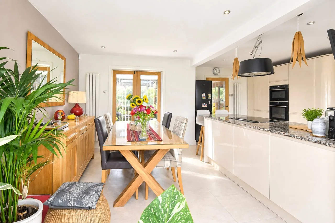 Squarefield Gardens, Hook, RG27, photo 5