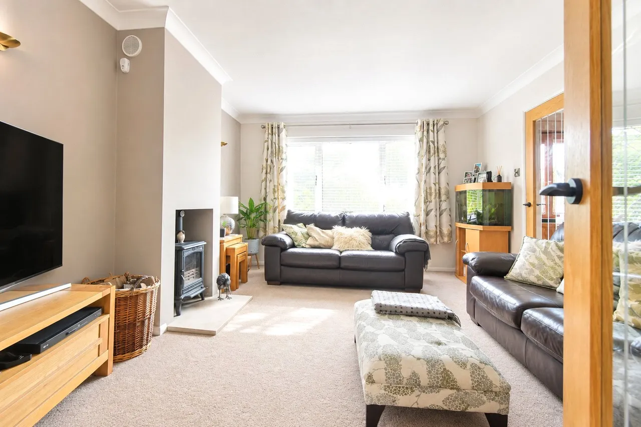 Squarefield Gardens, Hook, RG27, photo 12