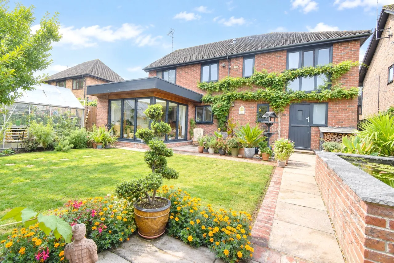 Squarefield Gardens, Hook, RG27, photo 2