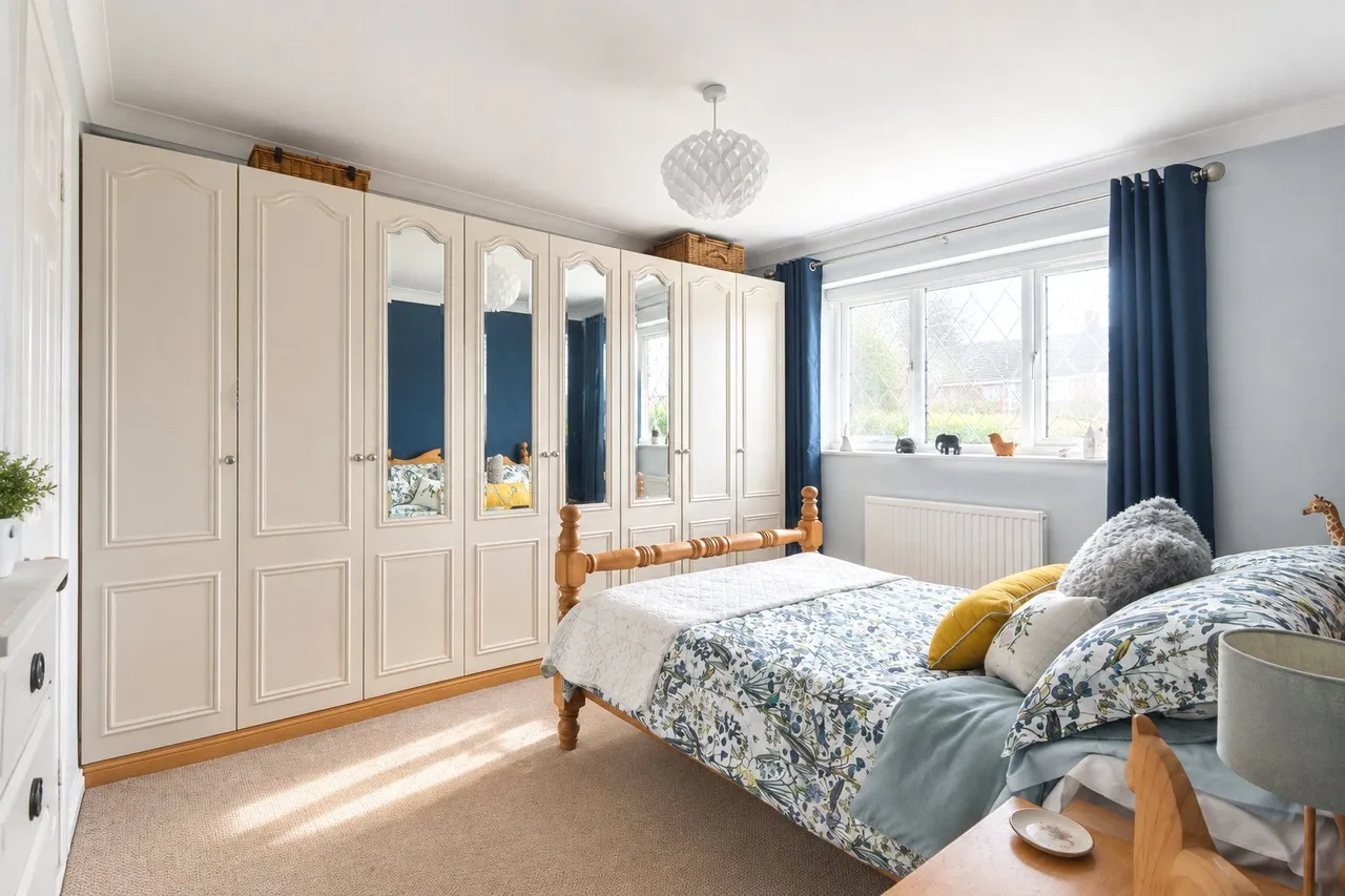 Squarefield Gardens, Hook, RG27, photo 14